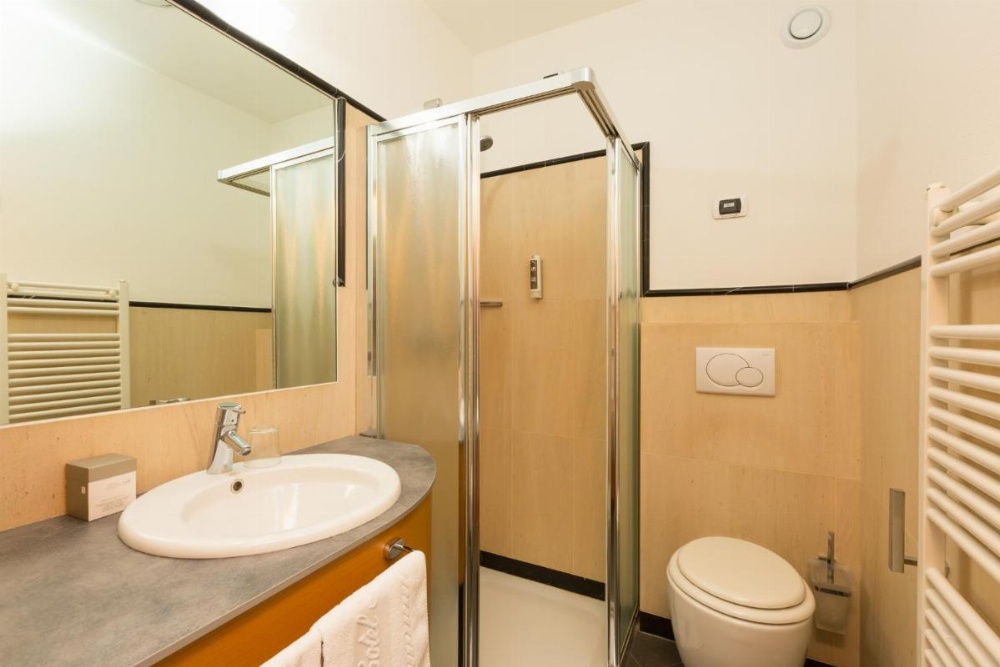 Room image 4