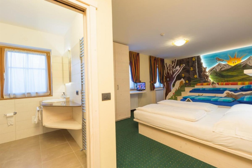 Room image 3