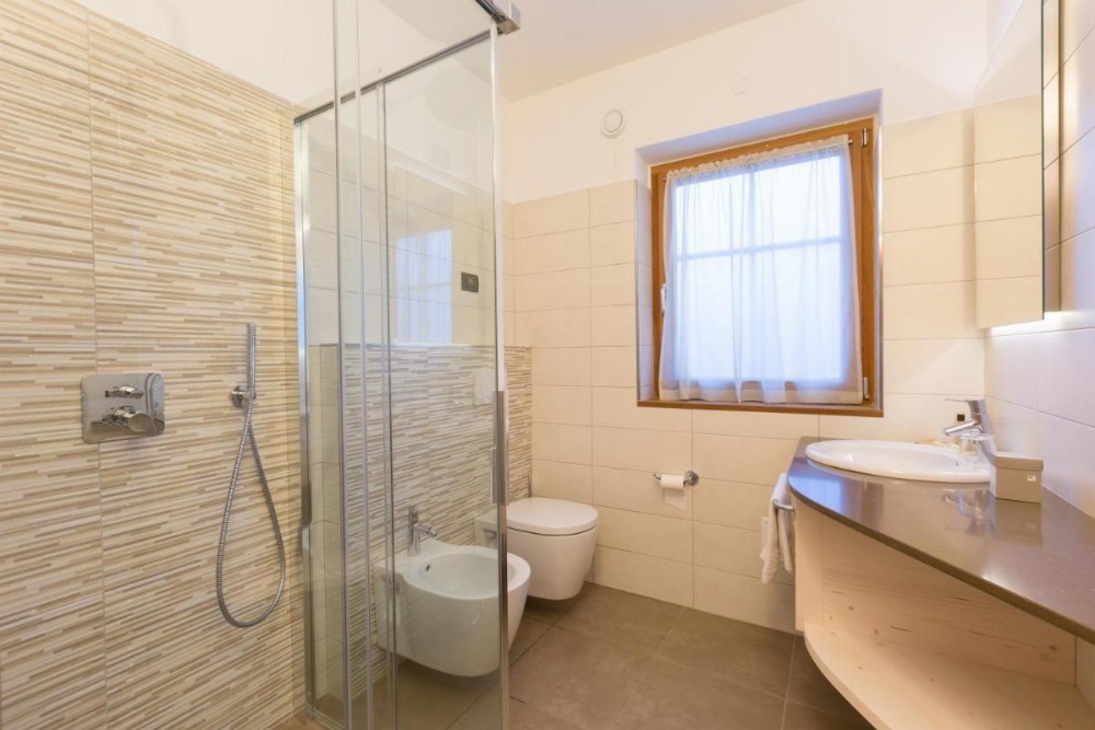 Room image 4